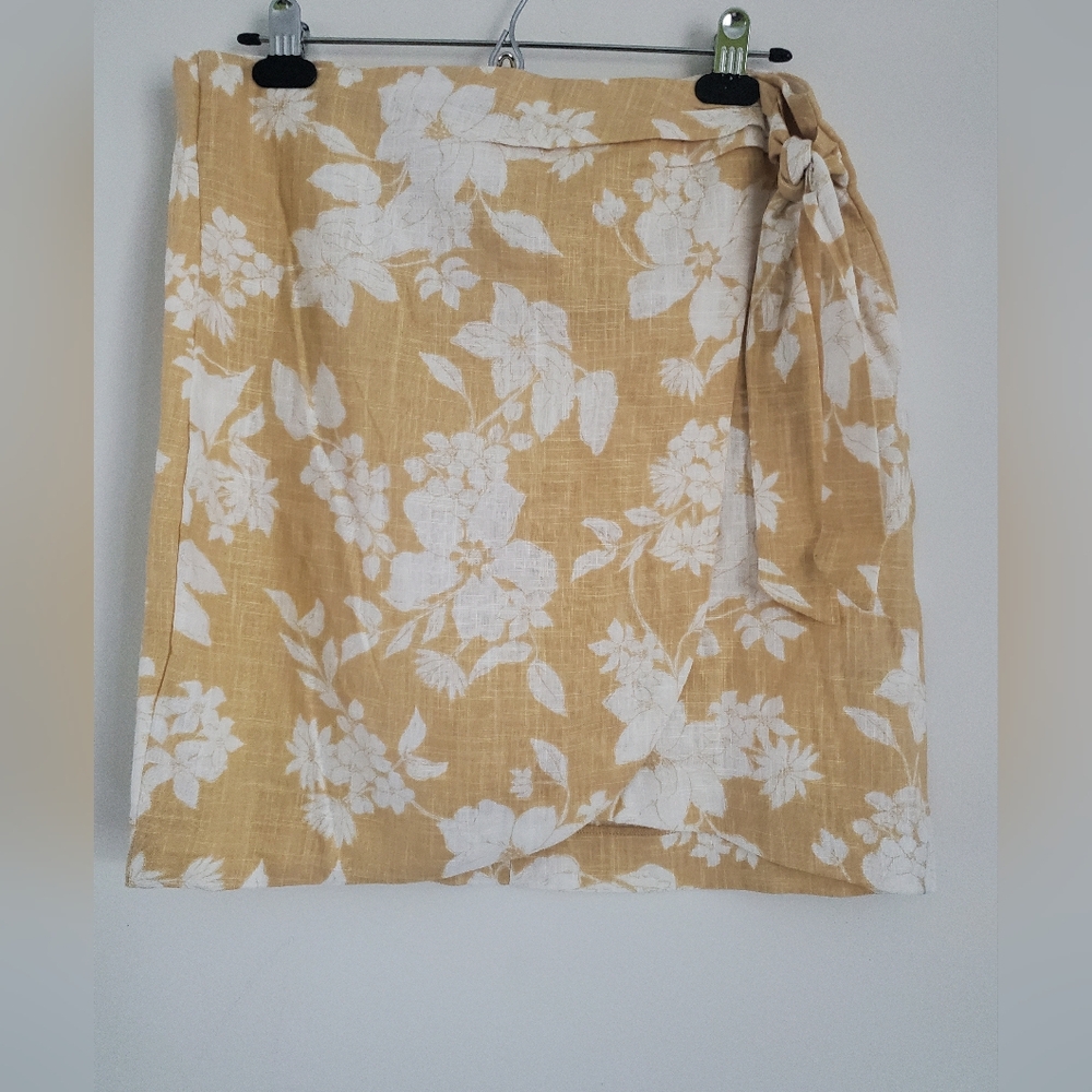RW&CO. Wrap Skirt Floral